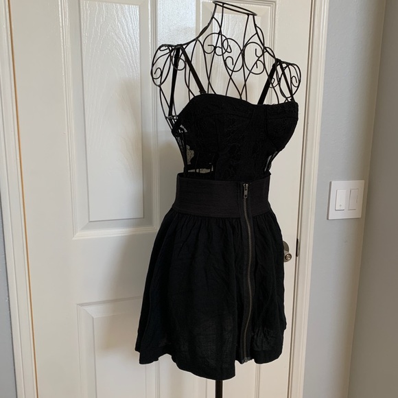 Brand new UO black lace bandeau top M - Picture 5 of 7